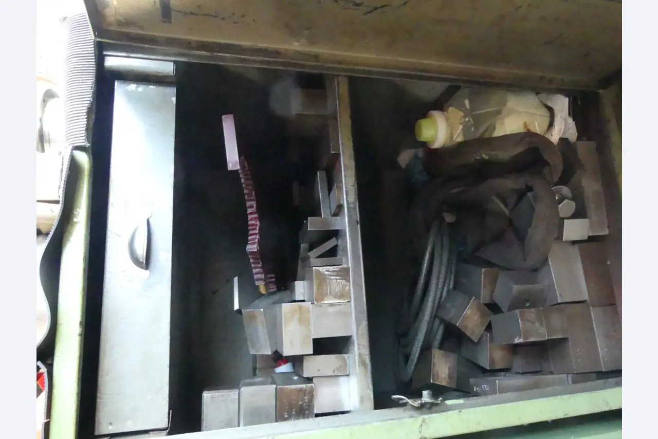 Maszyny i akcesoria oraz narzędzia z sektora inżynierii mechanicznej-30