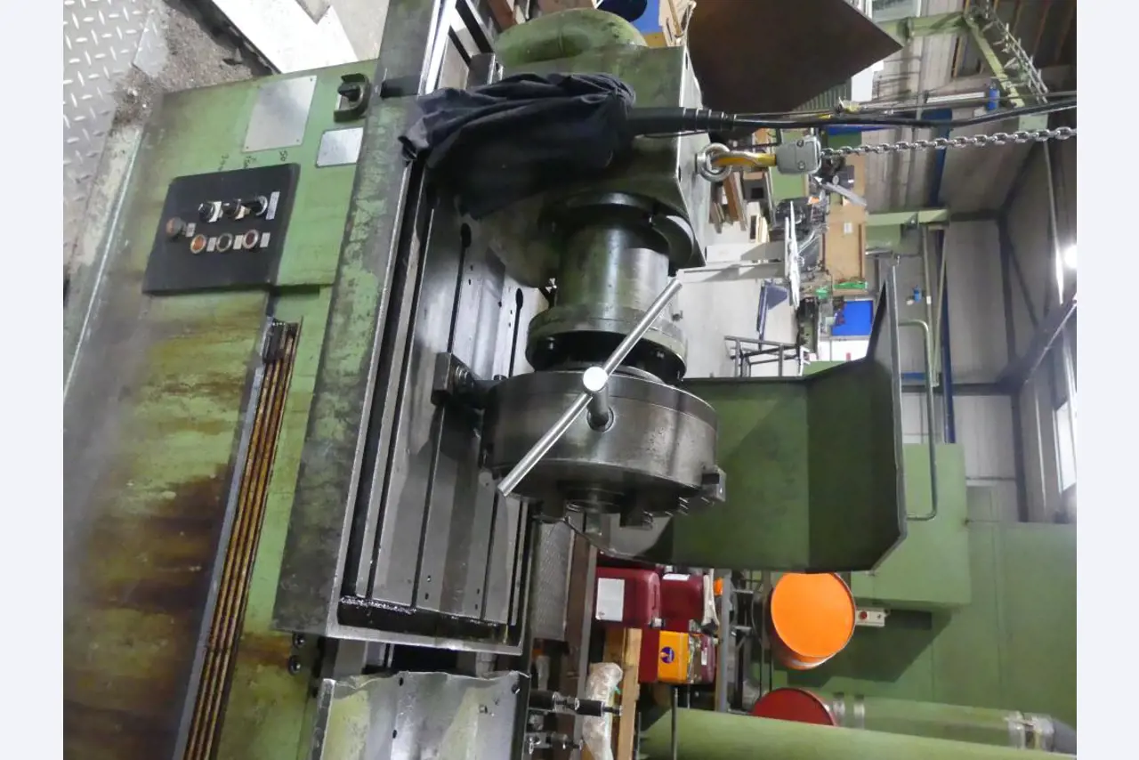 Maszyny i akcesoria oraz narzędzia z sektora inżynierii mechanicznej-32