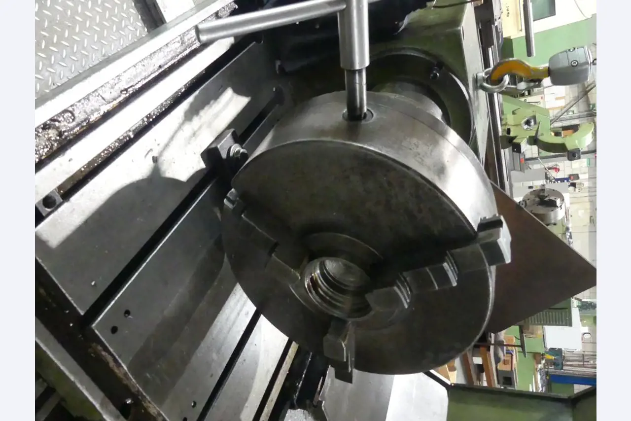 Maszyny i akcesoria oraz narzędzia z sektora inżynierii mechanicznej-33