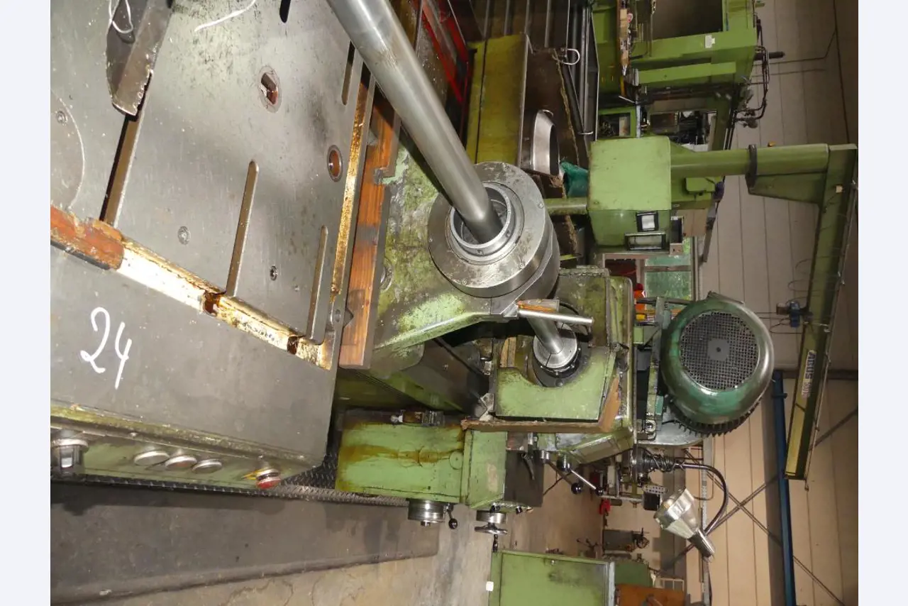 Maszyny i akcesoria oraz narzędzia z sektora inżynierii mechanicznej-36