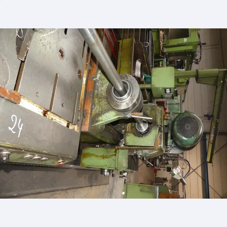 Maszyny i akcesoria oraz narzędzia z sektora inżynierii mechanicznej-36