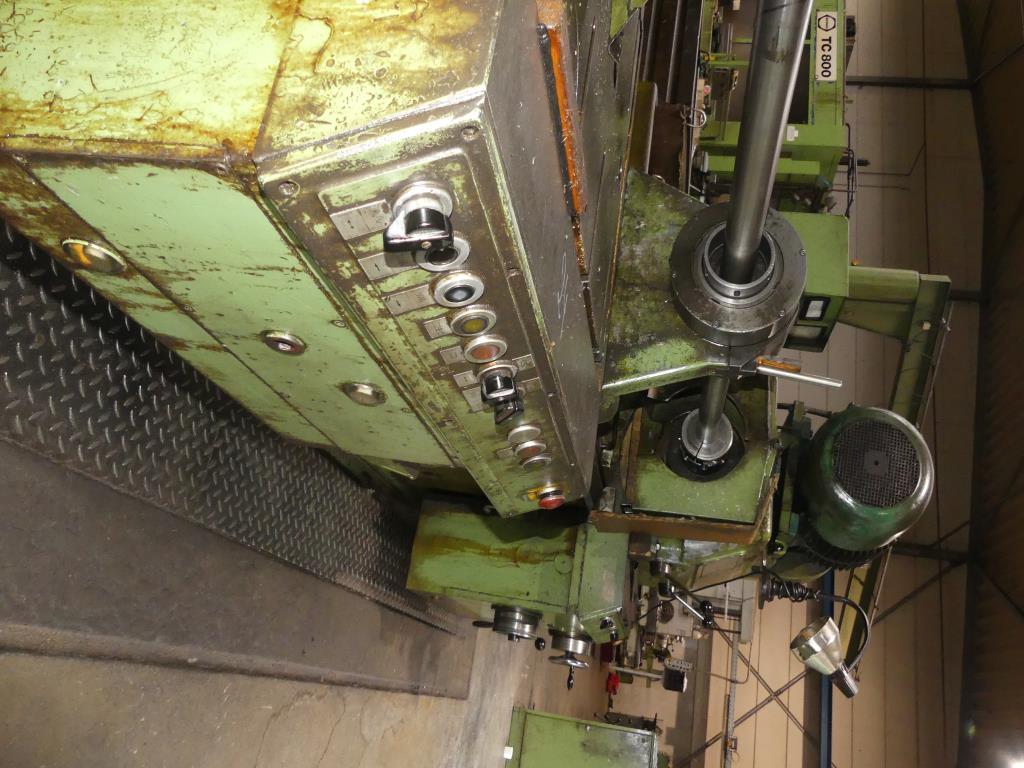 Maszyny i akcesoria oraz narzędzia z sektora inżynierii mechanicznej-37