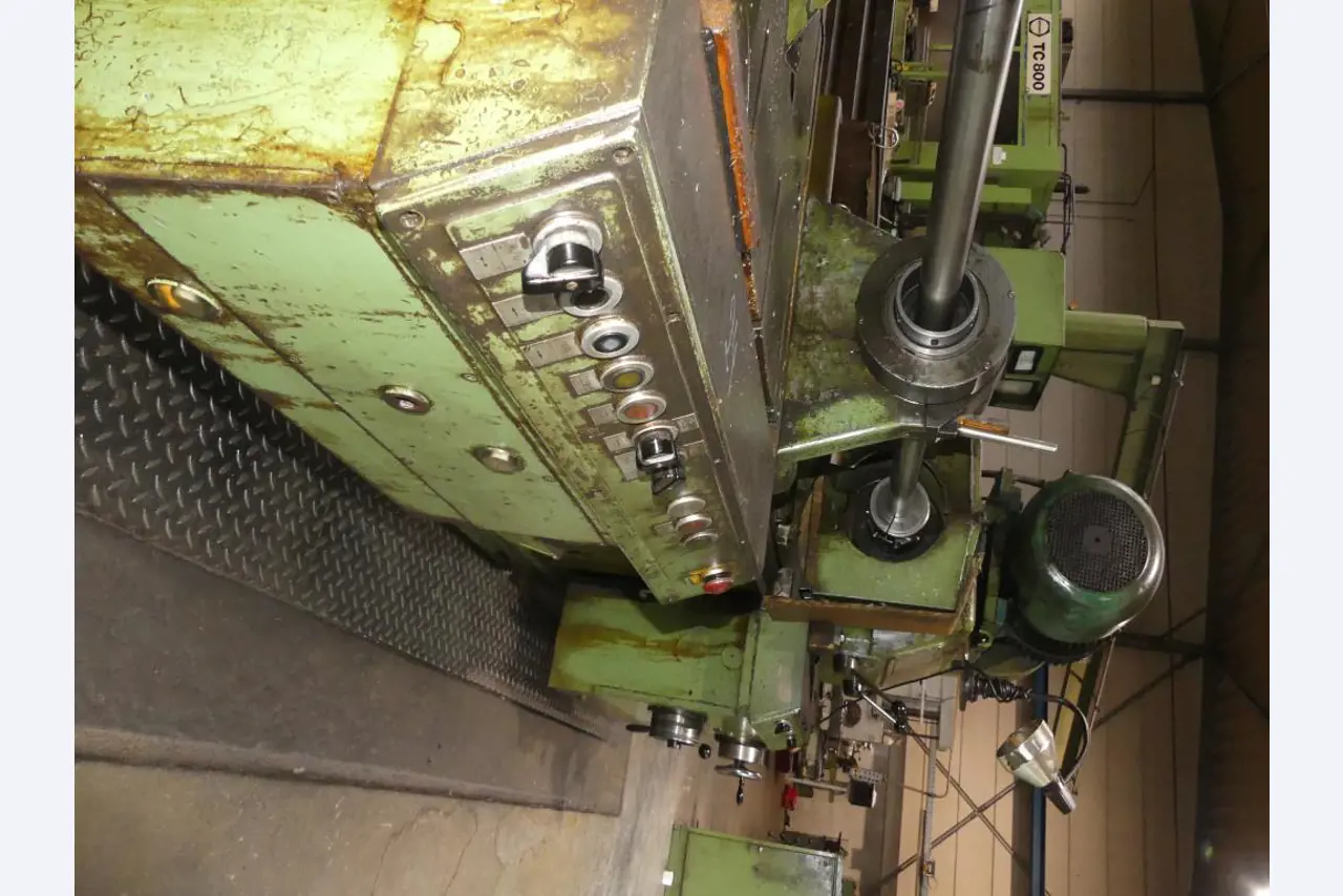 Maszyny i akcesoria oraz narzędzia z sektora inżynierii mechanicznej-37