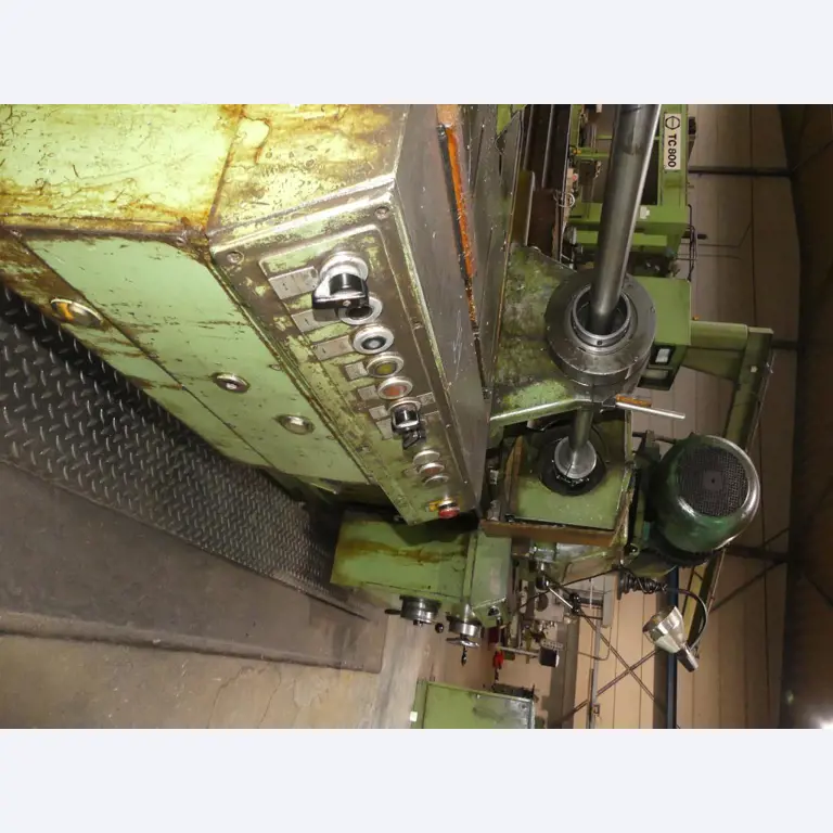 Maszyny i akcesoria oraz narzędzia z sektora inżynierii mechanicznej-37