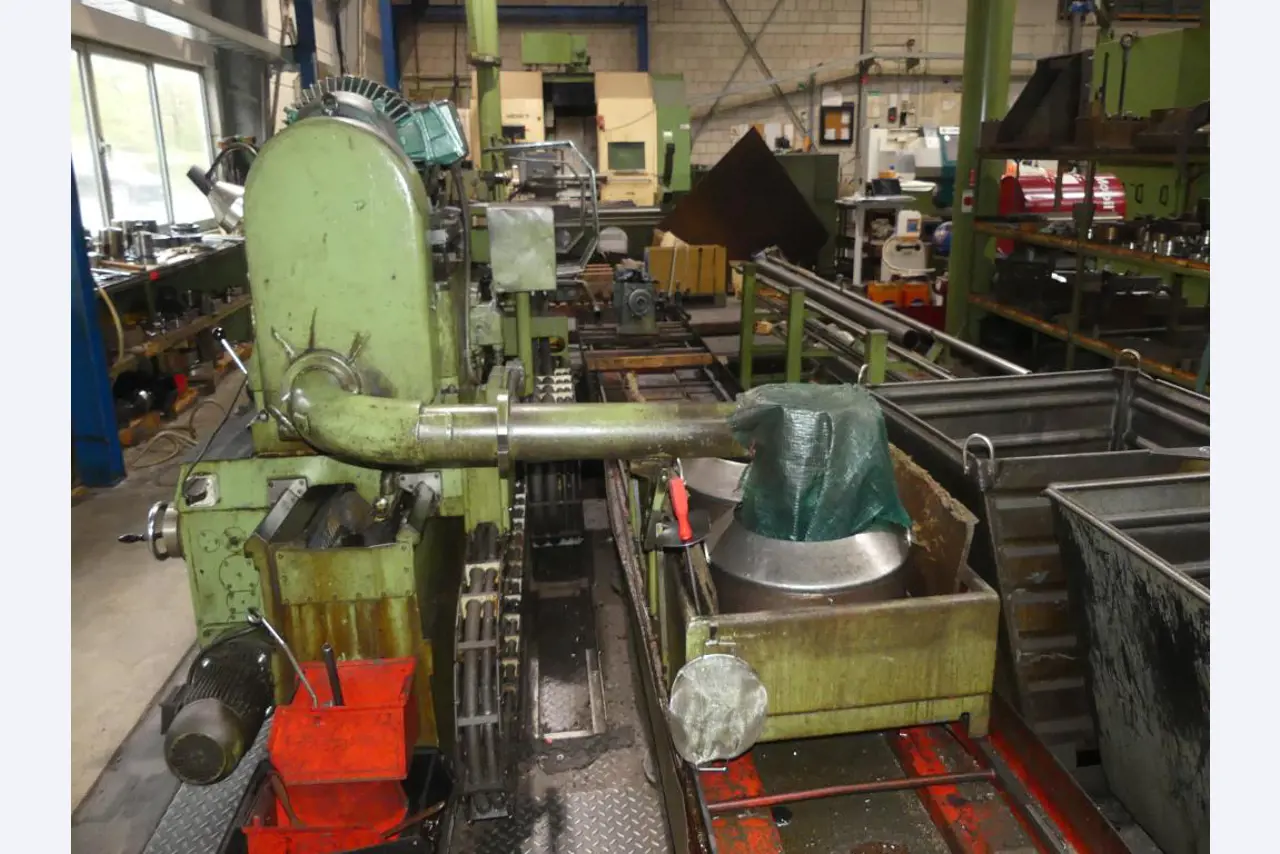 Maszyny i akcesoria oraz narzędzia z sektora inżynierii mechanicznej-38