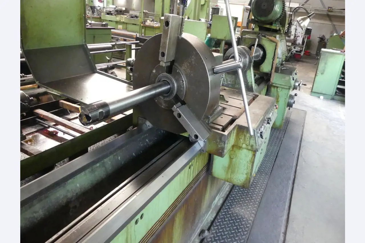 Maszyny i akcesoria oraz narzędzia z sektora inżynierii mechanicznej-8