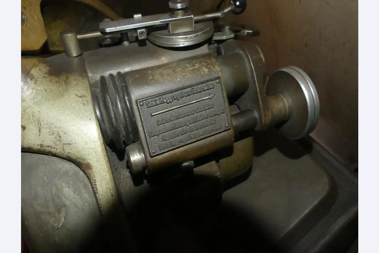 Maszyny i akcesoria oraz narzędzia z sektora inżynierii mechanicznej-3