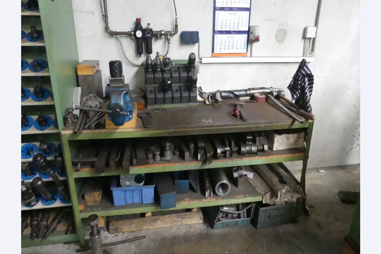 Maszyny i akcesoria oraz narzędzia z sektora inżynierii mechanicznej-11