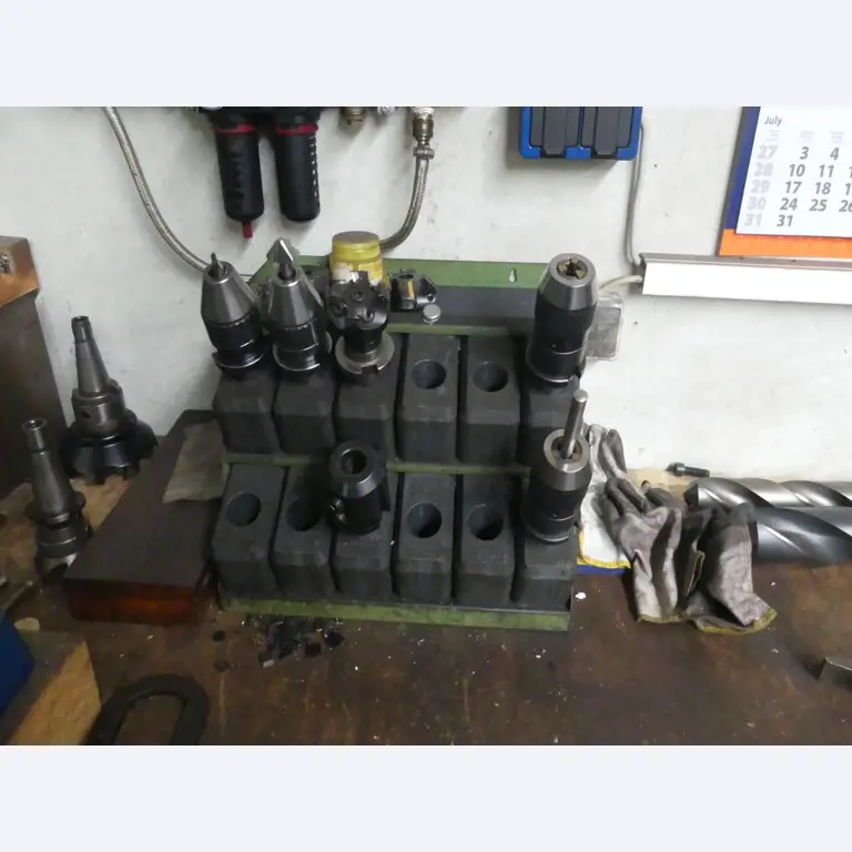 Maszyny i akcesoria oraz narzędzia z sektora inżynierii mechanicznej-12