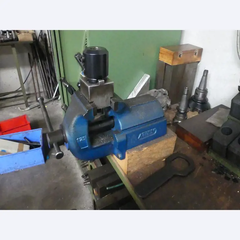 Maszyny i akcesoria oraz narzędzia z sektora inżynierii mechanicznej-13