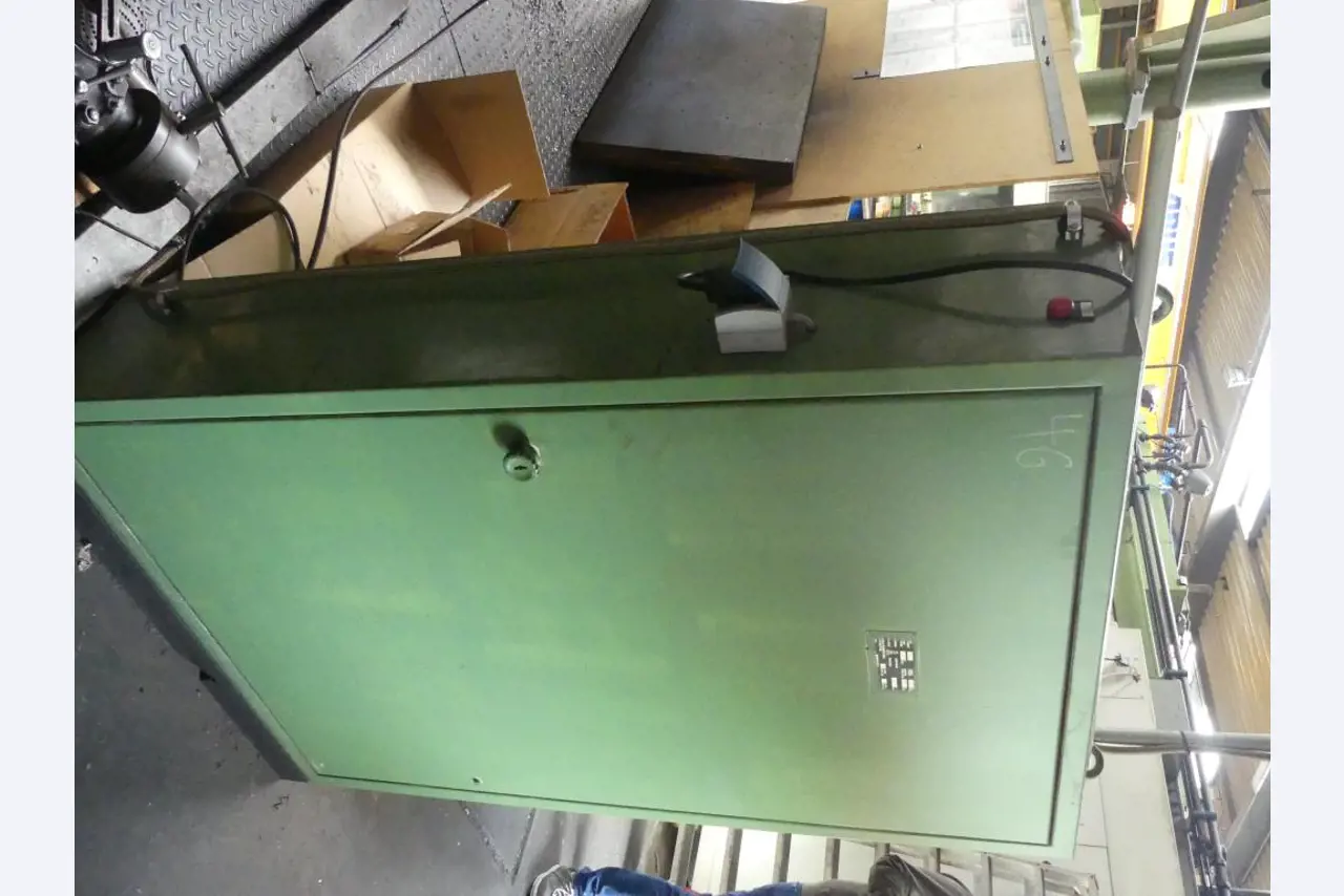 Maszyny i akcesoria oraz narzędzia z sektora inżynierii mechanicznej-16