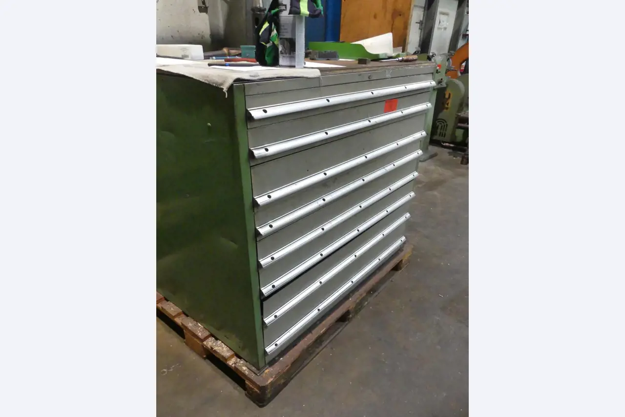 Maszyny i akcesoria oraz narzędzia z sektora inżynierii mechanicznej-18