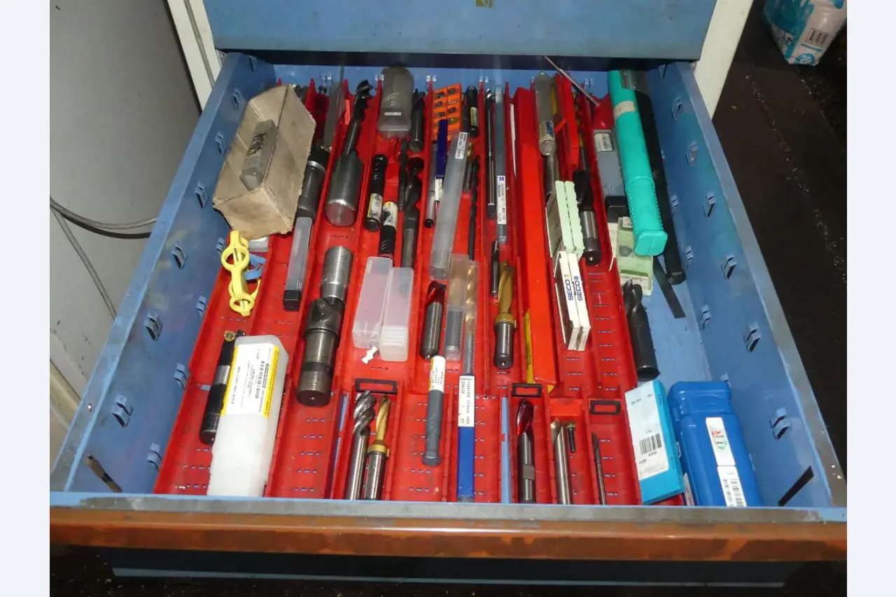 Maszyny i akcesoria oraz narzędzia z sektora inżynierii mechanicznej-21