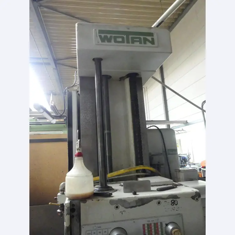 Maszyny i akcesoria oraz narzędzia z sektora inżynierii mechanicznej-6