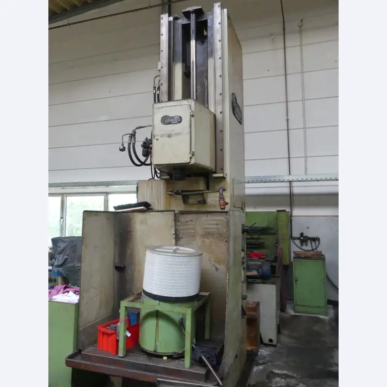 Machines et accessoires & outils de la construction mécanique-1