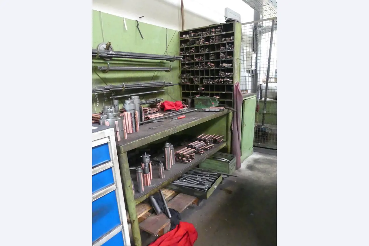 Maszyny i akcesoria oraz narzędzia z sektora inżynierii mechanicznej-13