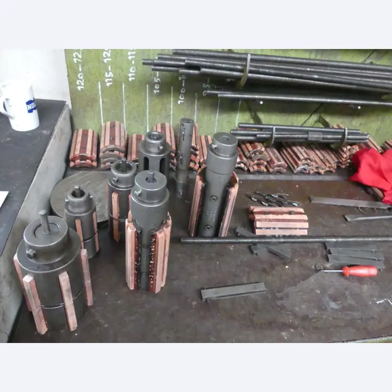 Maszyny i akcesoria oraz narzędzia z sektora inżynierii mechanicznej-14