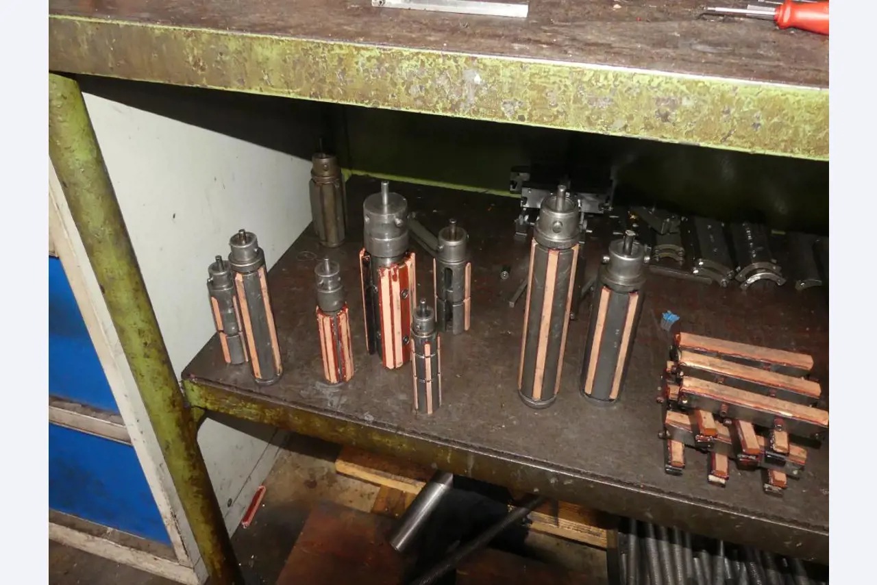 Maszyny i akcesoria oraz narzędzia z sektora inżynierii mechanicznej-16