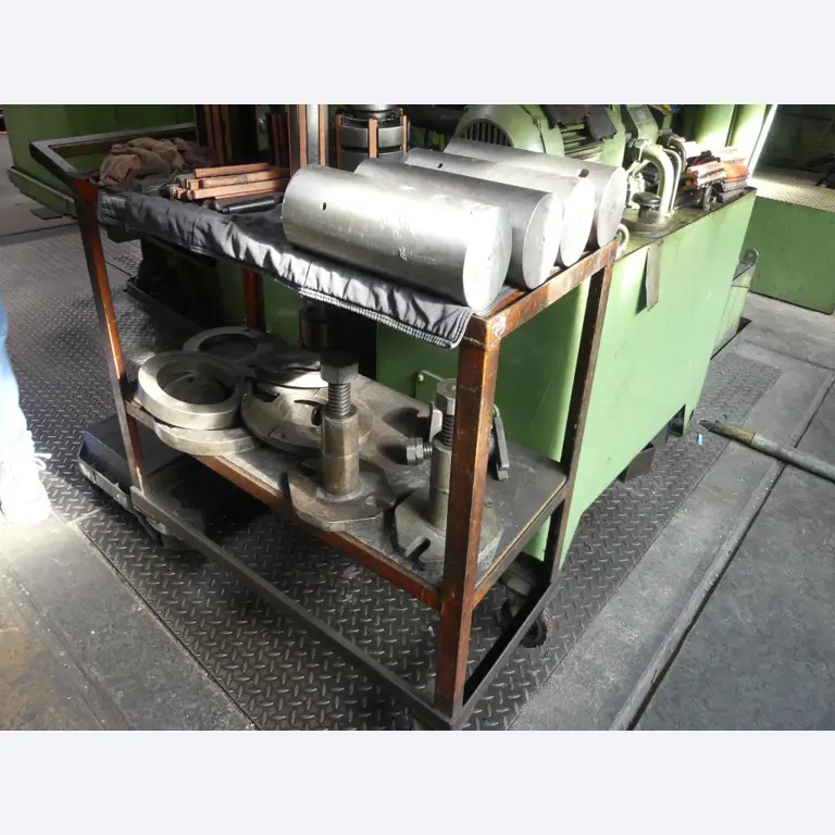 Maszyny i akcesoria oraz narzędzia z sektora inżynierii mechanicznej-18