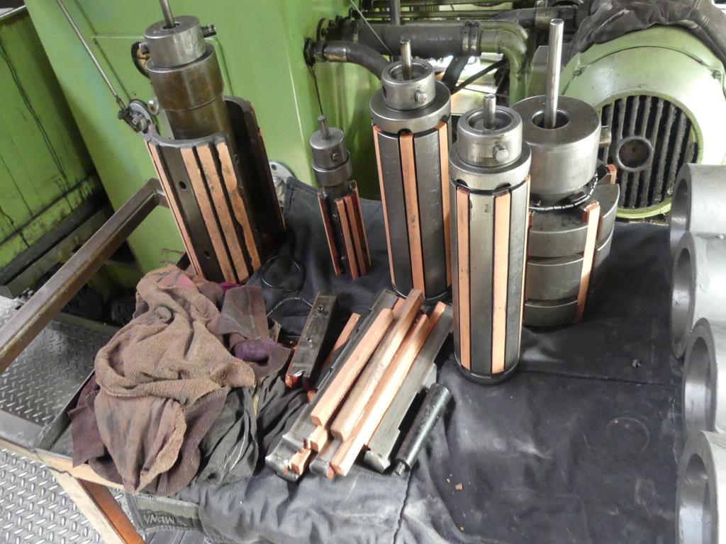 Maschinen sowie Zubehör & Werkzeug aus dem Maschinenbau-8