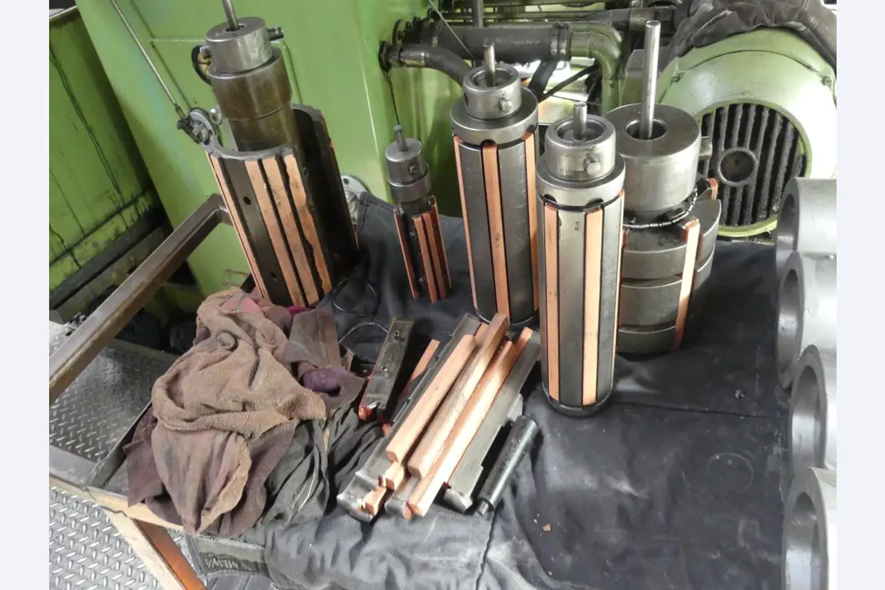 Maszyny i akcesoria oraz narzędzia z sektora inżynierii mechanicznej-8