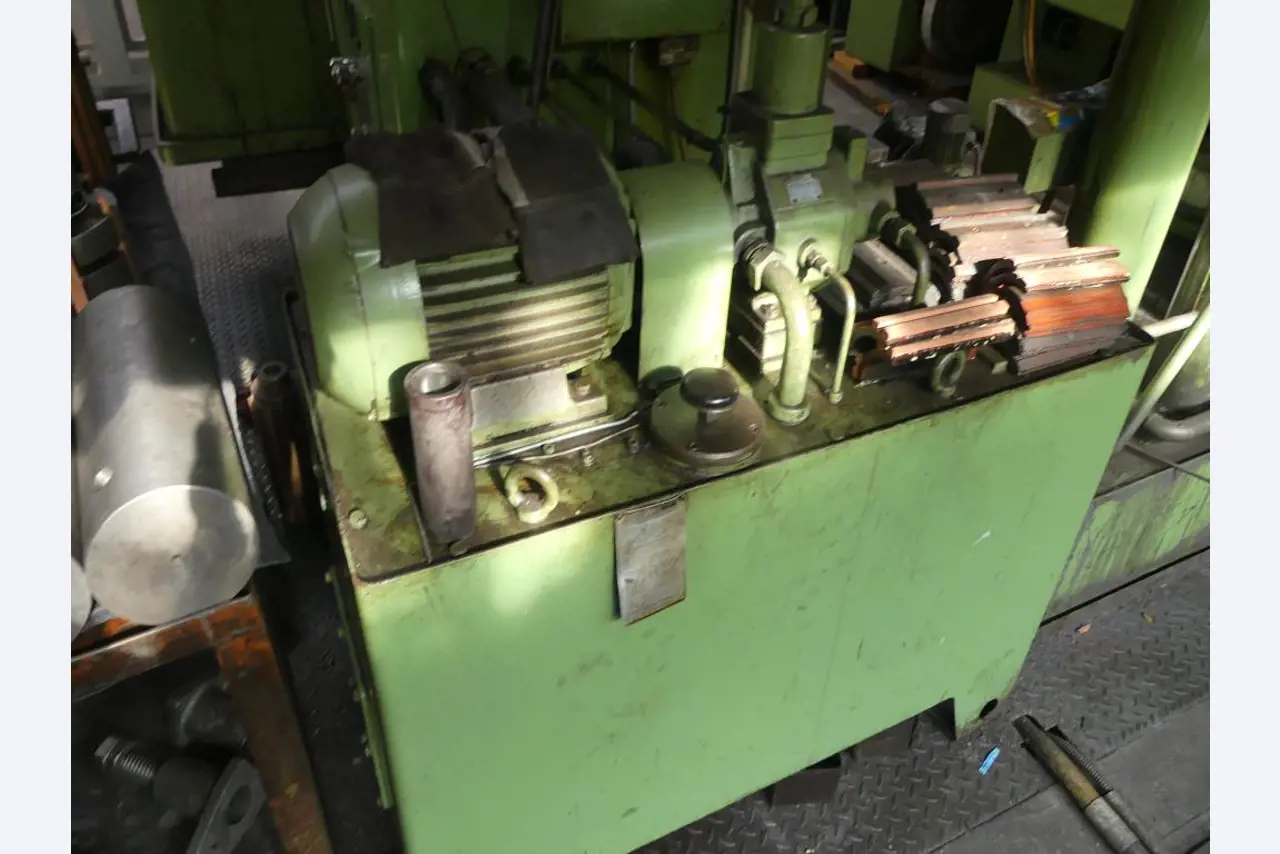 Maszyny i akcesoria oraz narzędzia z sektora inżynierii mechanicznej-9