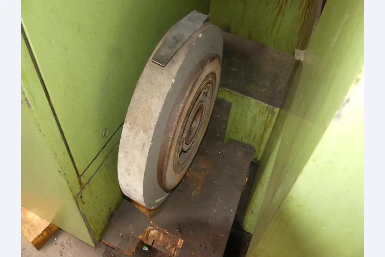 Maszyny i akcesoria oraz narzędzia z sektora inżynierii mechanicznej-11