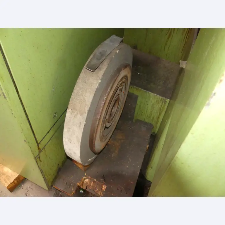 Maszyny i akcesoria oraz narzędzia z sektora inżynierii mechanicznej-11