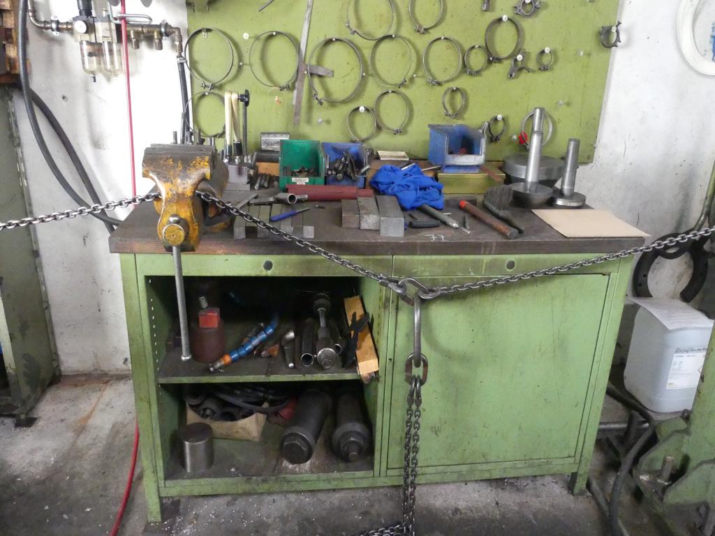 Stroje a příslušenství a nástroje z oblasti strojírenství-12