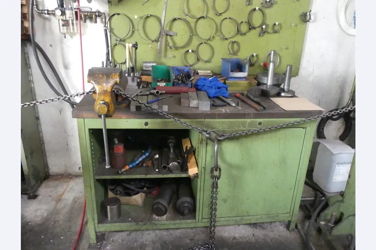 Maszyny i akcesoria oraz narzędzia z sektora inżynierii mechanicznej-12