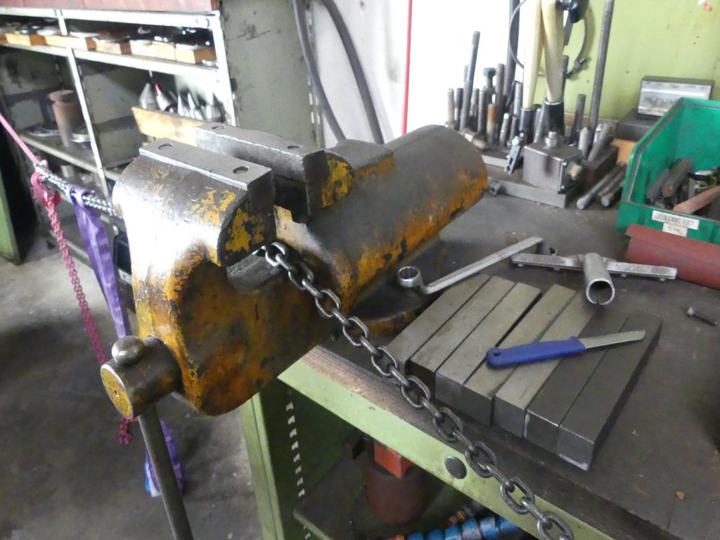 Stroje a příslušenství a nástroje z oblasti strojírenství-13