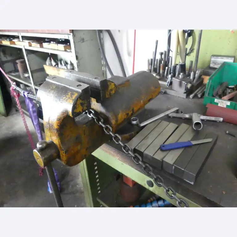 Maszyny i akcesoria oraz narzędzia z sektora inżynierii mechanicznej-13