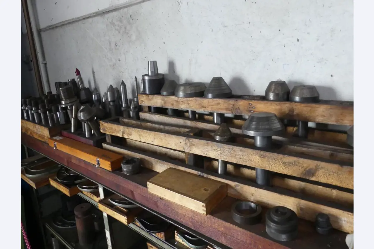 Maszyny i akcesoria oraz narzędzia z sektora inżynierii mechanicznej-15