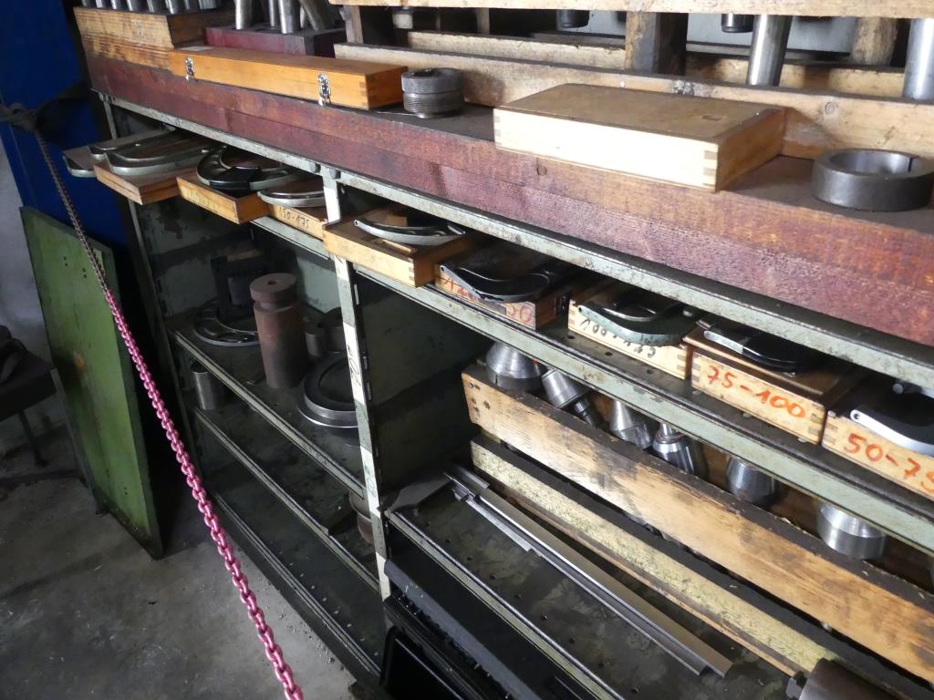 Stroje a příslušenství a nástroje z oblasti strojírenství-16