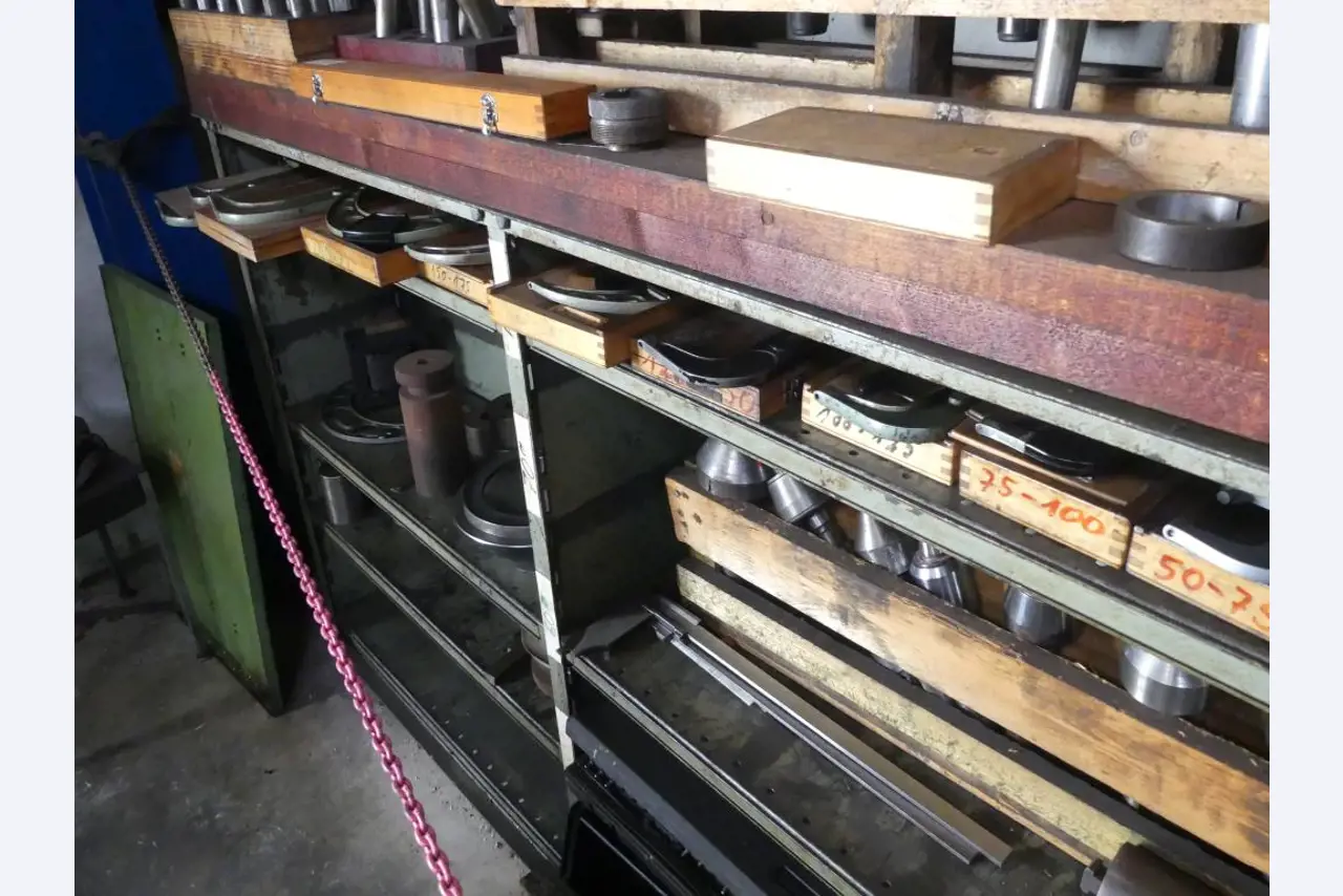 Maszyny i akcesoria oraz narzędzia z sektora inżynierii mechanicznej-16