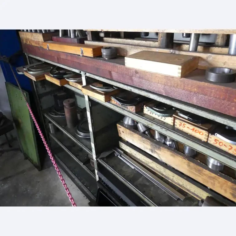 Maszyny i akcesoria oraz narzędzia z sektora inżynierii mechanicznej-16