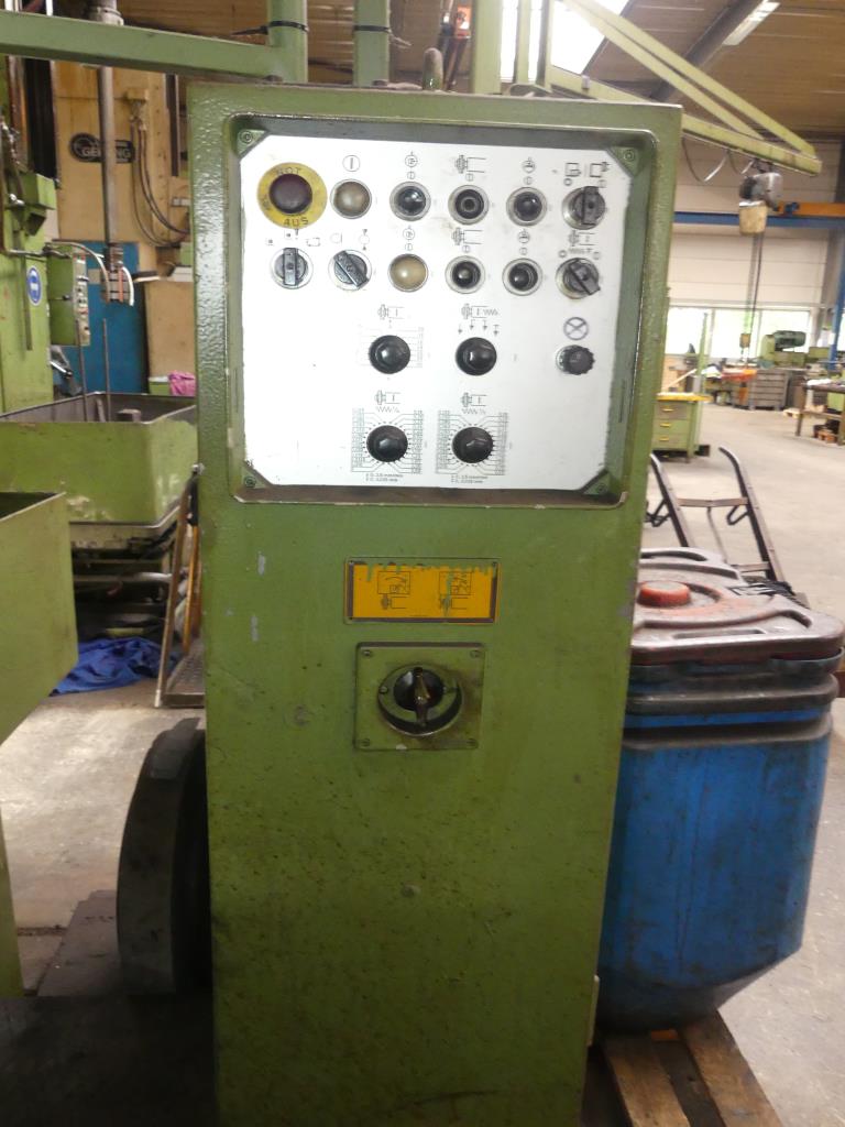 Stroje a příslušenství a nástroje z oblasti strojírenství-4