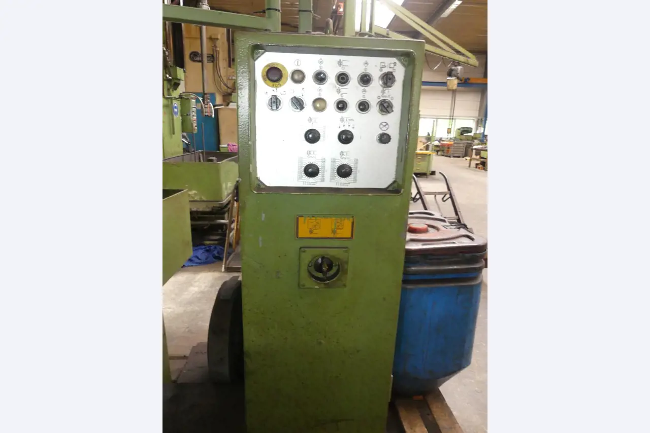 Maszyny i akcesoria oraz narzędzia z sektora inżynierii mechanicznej-4