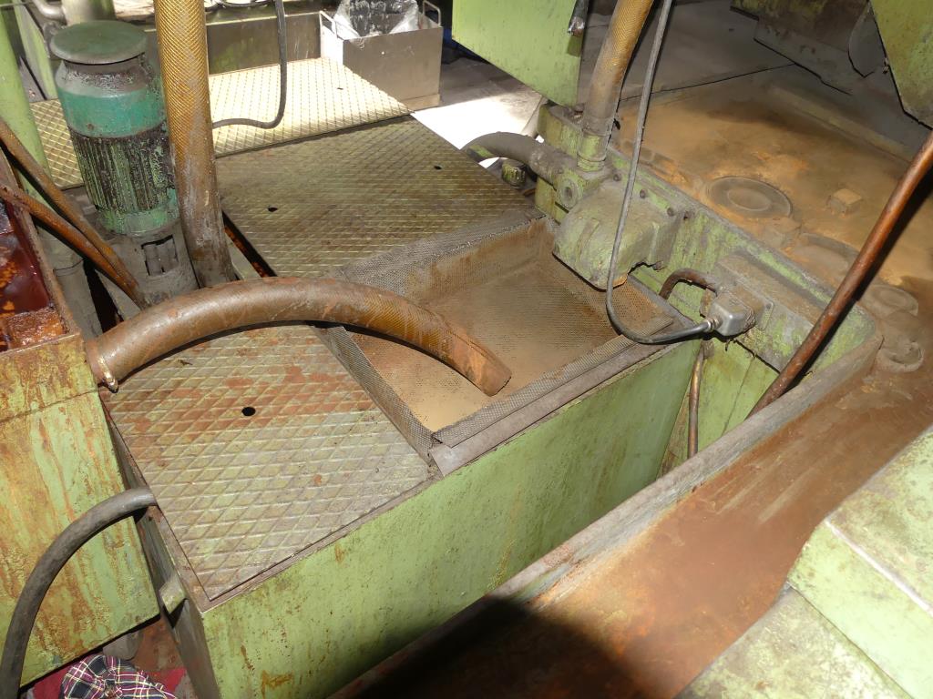 Stroje a příslušenství a nástroje z oblasti strojírenství-8