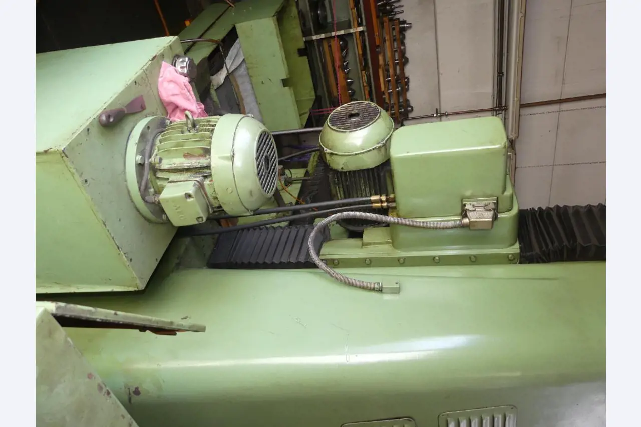 Maszyny i akcesoria oraz narzędzia z sektora inżynierii mechanicznej-7