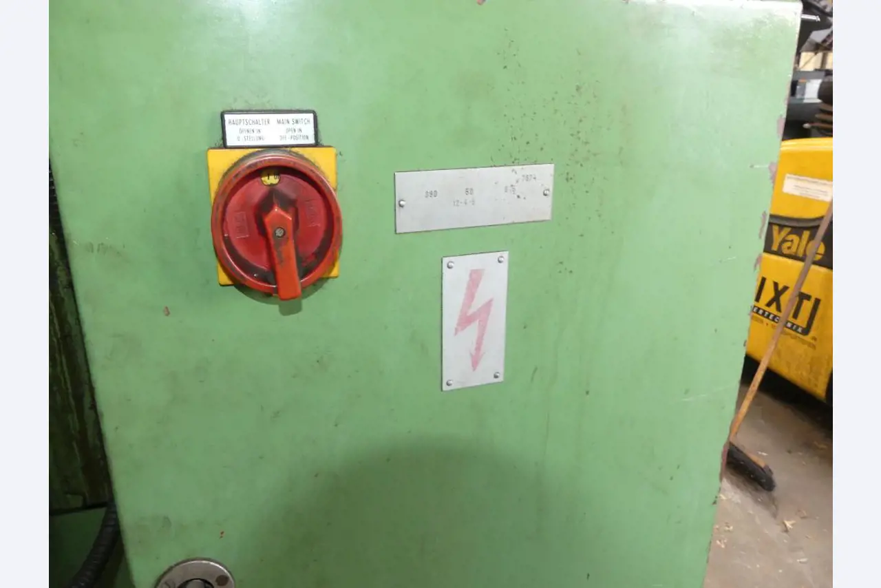 Máquinas e acessórios e ferramentas do sector da construção mecânica-10