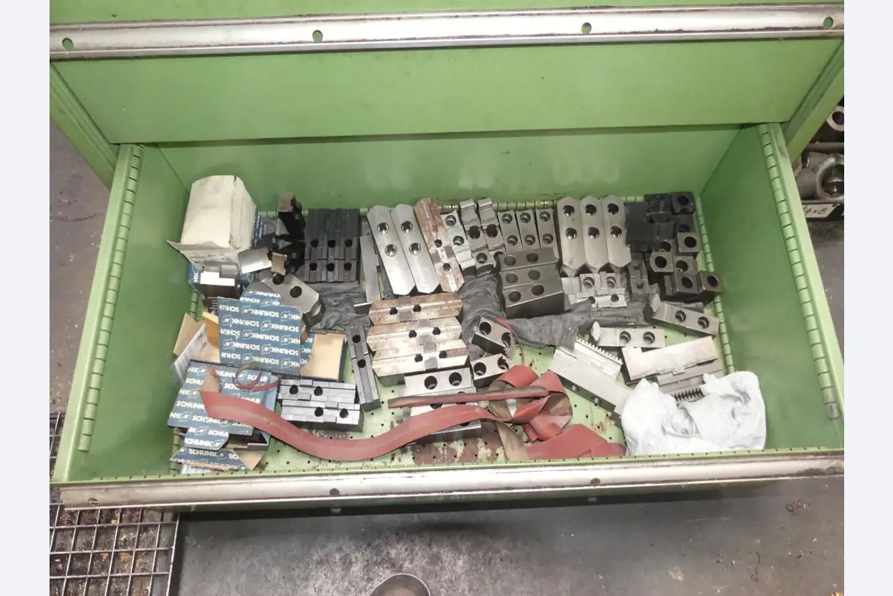 Máquinas e acessórios e ferramentas do sector da construção mecânica-17