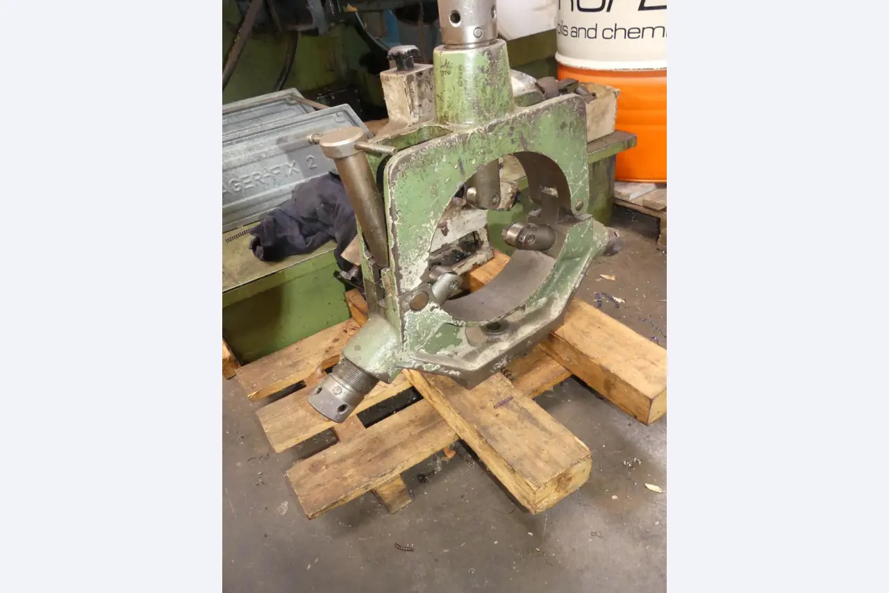 Máquinas e acessórios e ferramentas do sector da construção mecânica-18