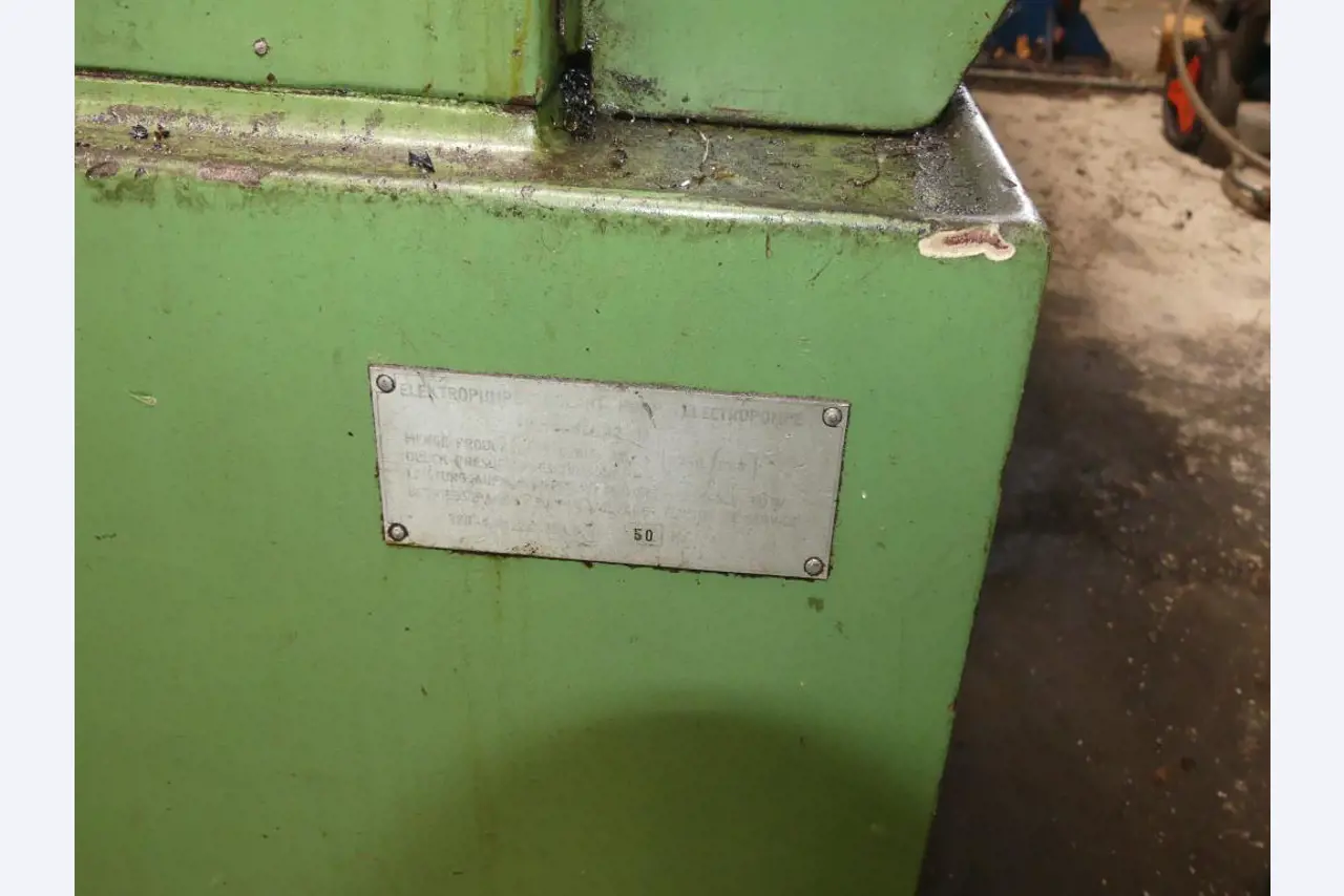 Máquinas e acessórios e ferramentas do sector da construção mecânica-8