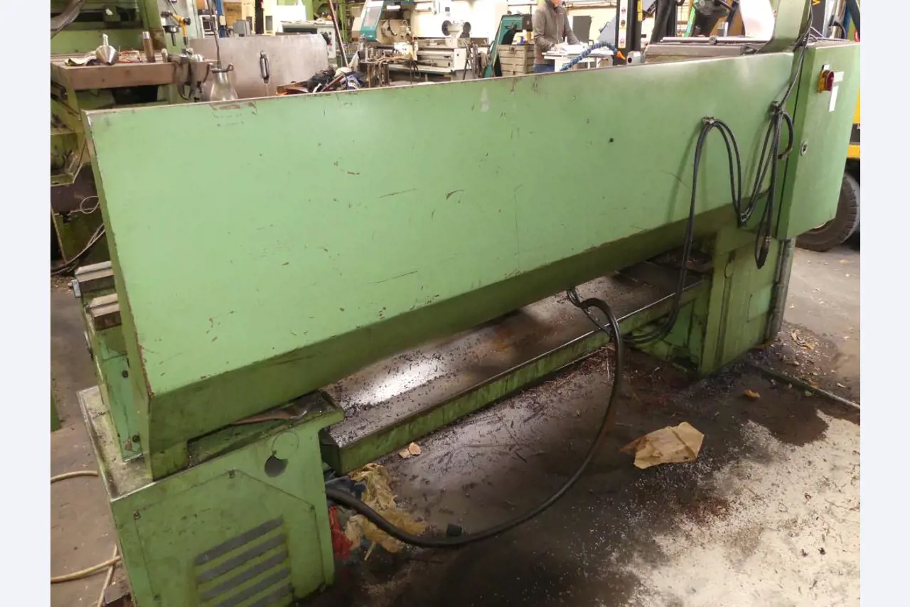 Máquinas e acessórios e ferramentas do sector da construção mecânica-9