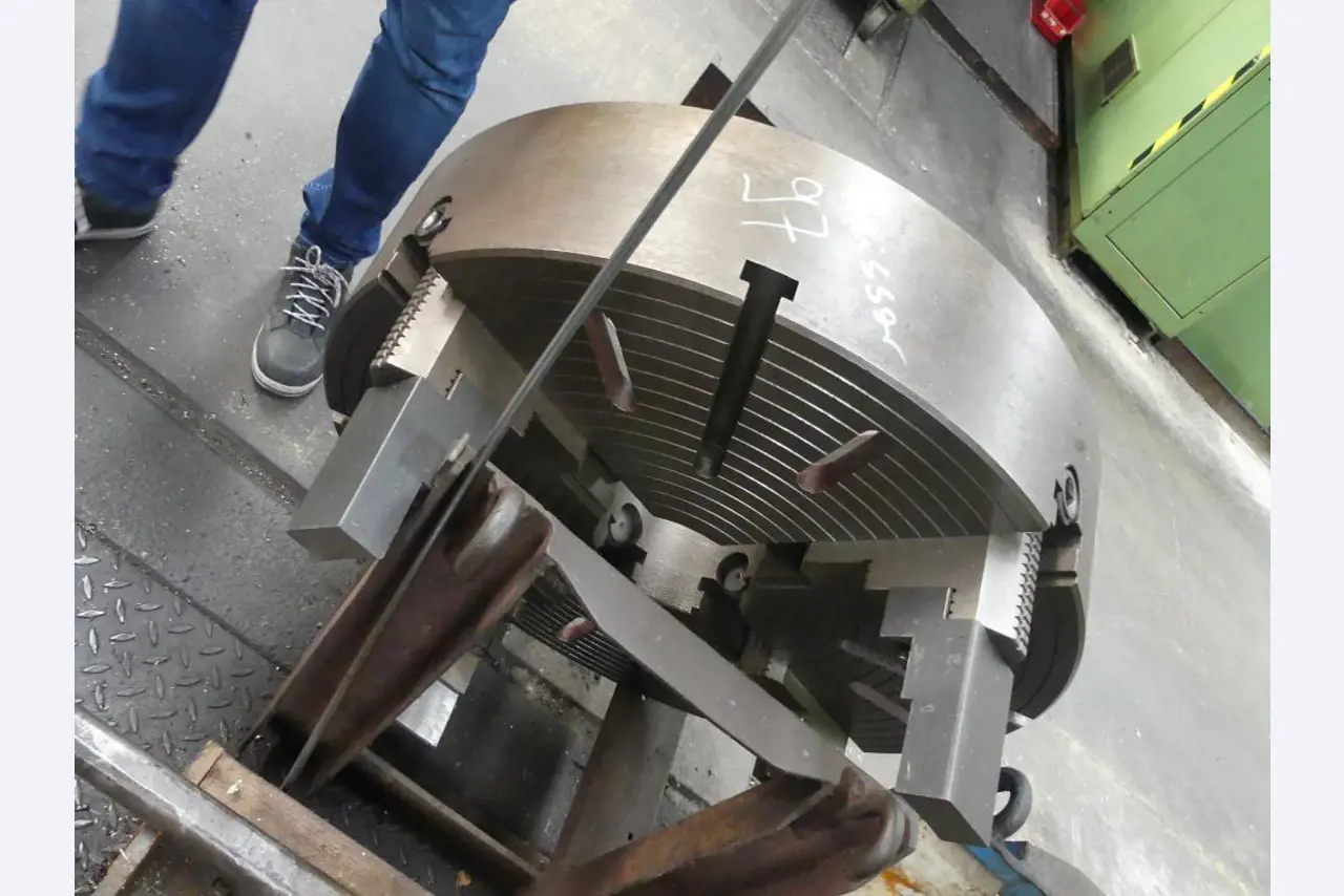 Maszyny i akcesoria oraz narzędzia z sektora inżynierii mechanicznej-13