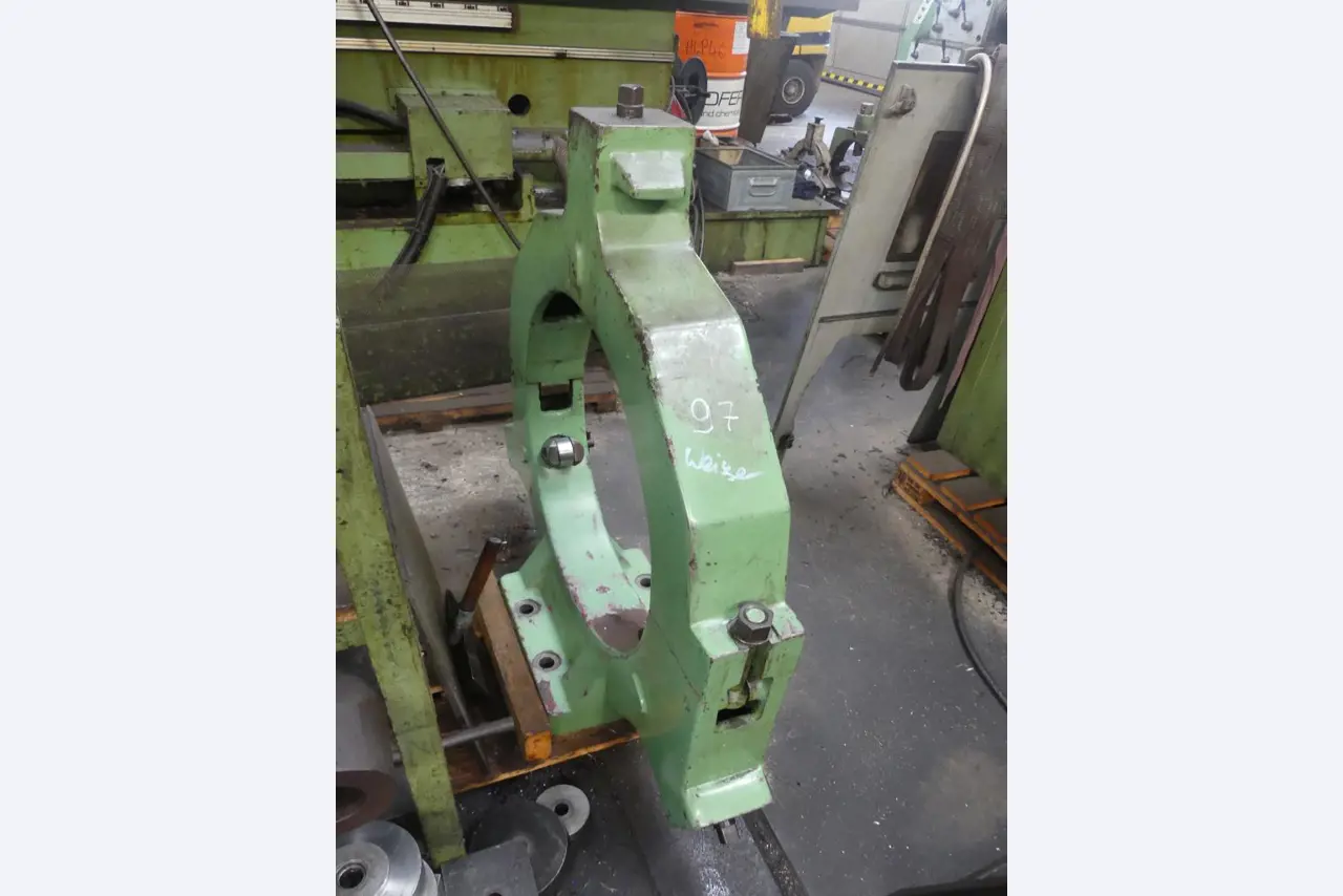 Maszyny i akcesoria oraz narzędzia z sektora inżynierii mechanicznej-16