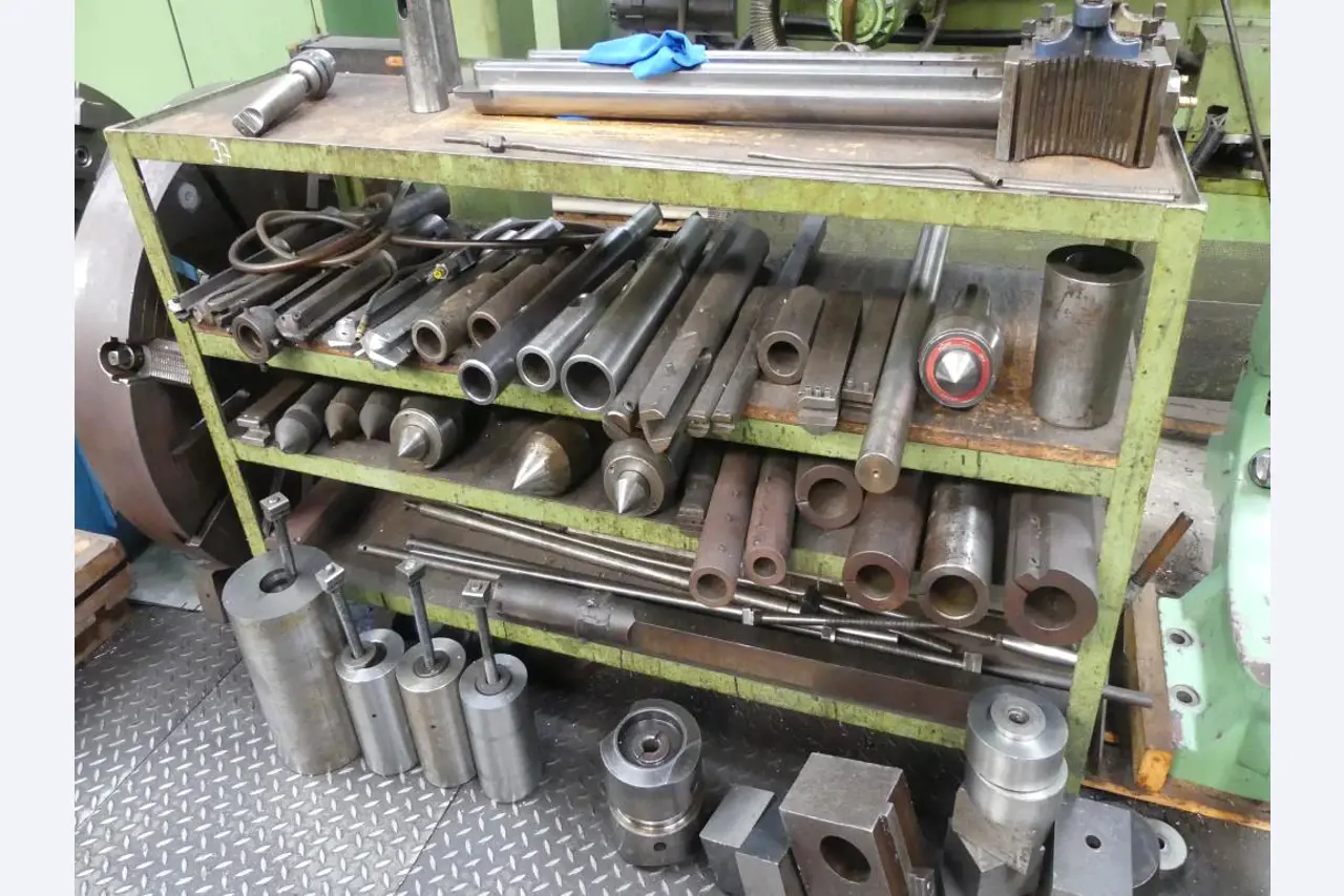 Maszyny i akcesoria oraz narzędzia z sektora inżynierii mechanicznej-17