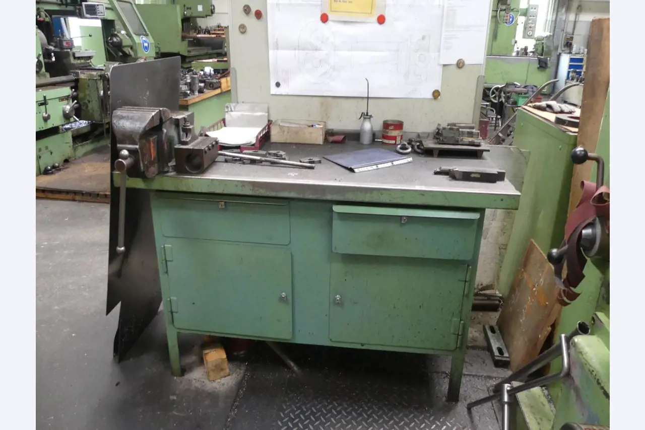 Maszyny i akcesoria oraz narzędzia z sektora inżynierii mechanicznej-18