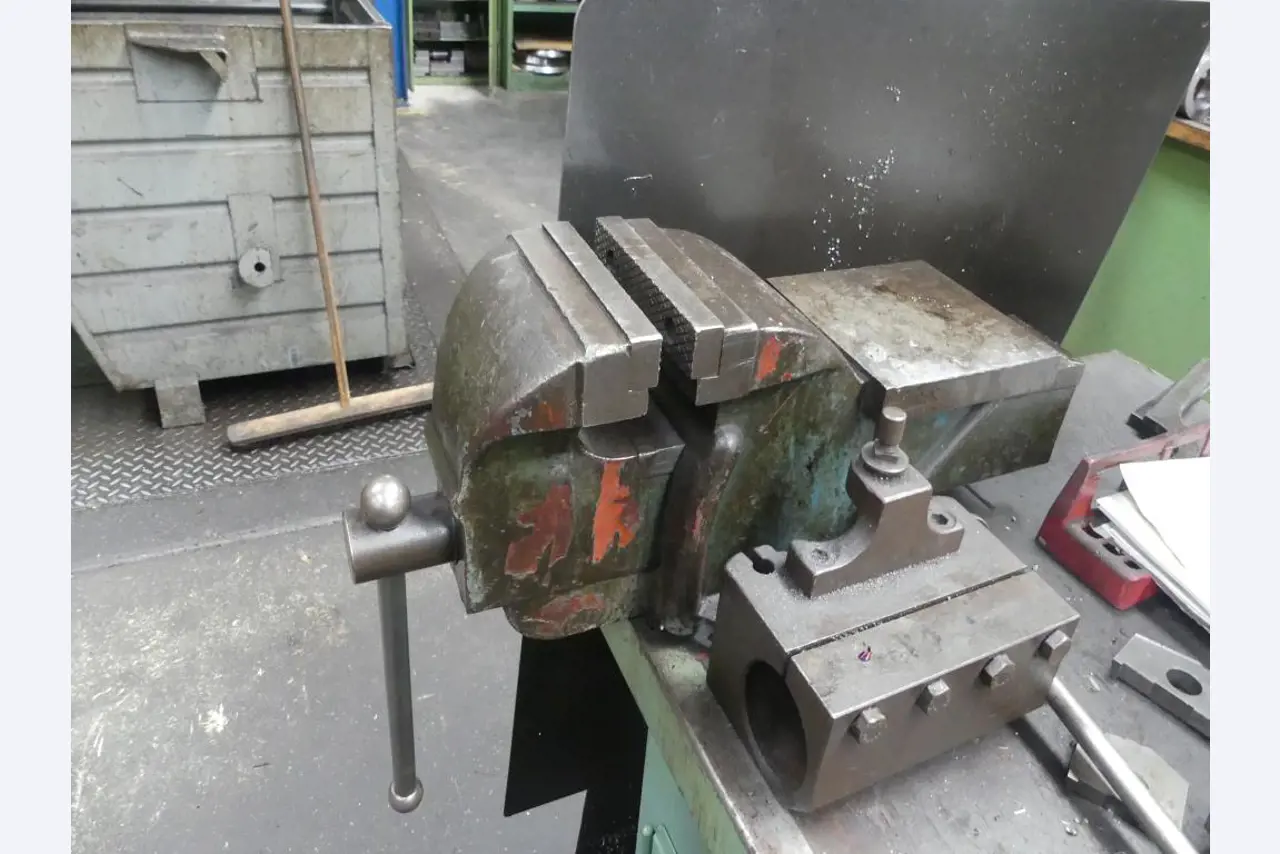 Maszyny i akcesoria oraz narzędzia z sektora inżynierii mechanicznej-19